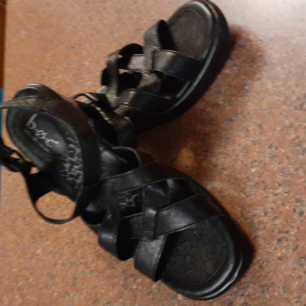 brand new! boc leather wedge sandals  black size 8m  never worn! - Picture 2 of 5
